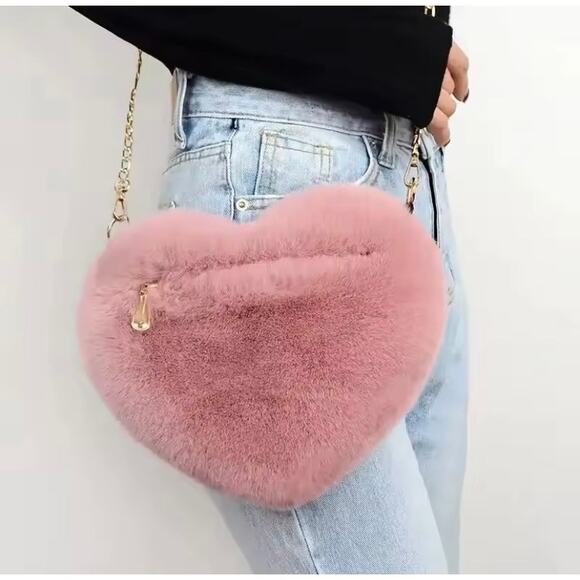 NWT Heart Shaped Fluffy Crossbody Handbag with Gold Chain - Picture 1 of 3